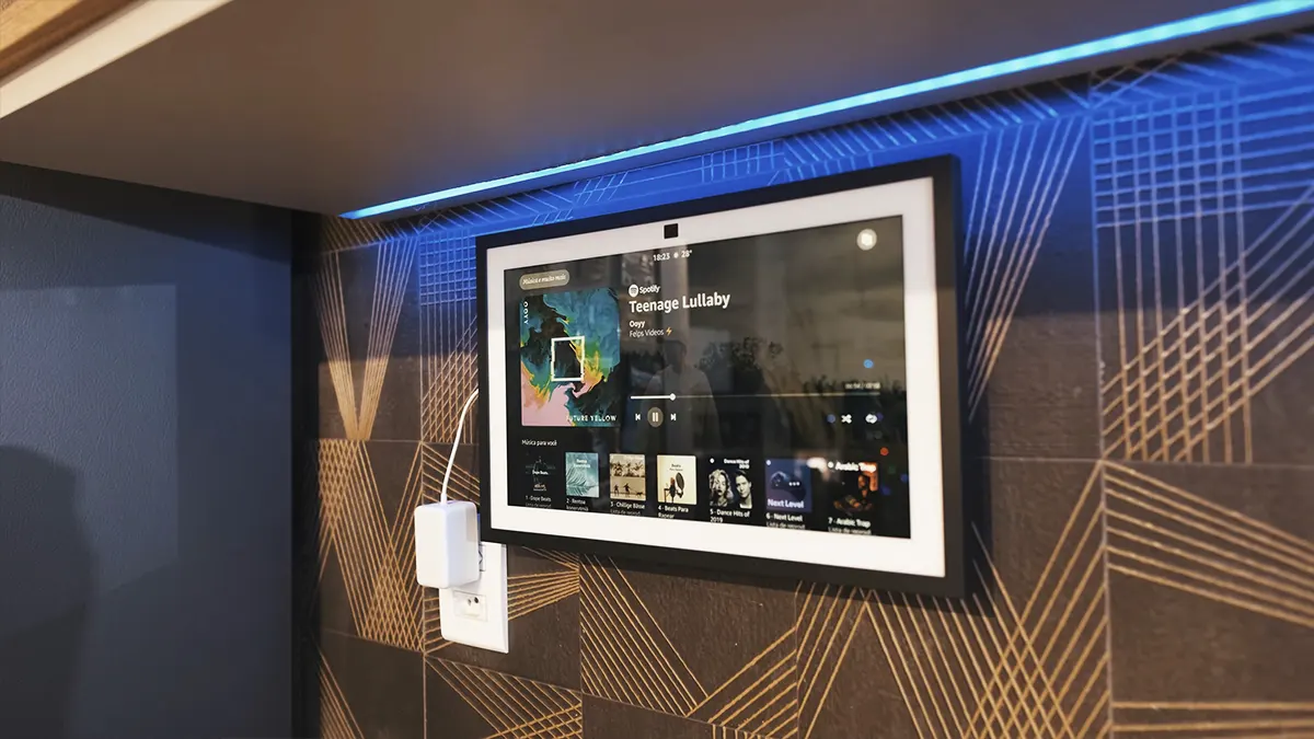 Echo Show 15 é bom? Analisamos a Alexa da família