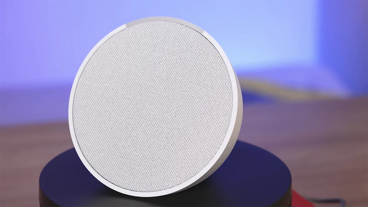 Alexa Echo Pop sendo apresentado em destaque.