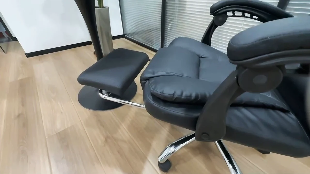 Cadeira de Escritório Presidente Python Fly em design moderno e ergonômico.