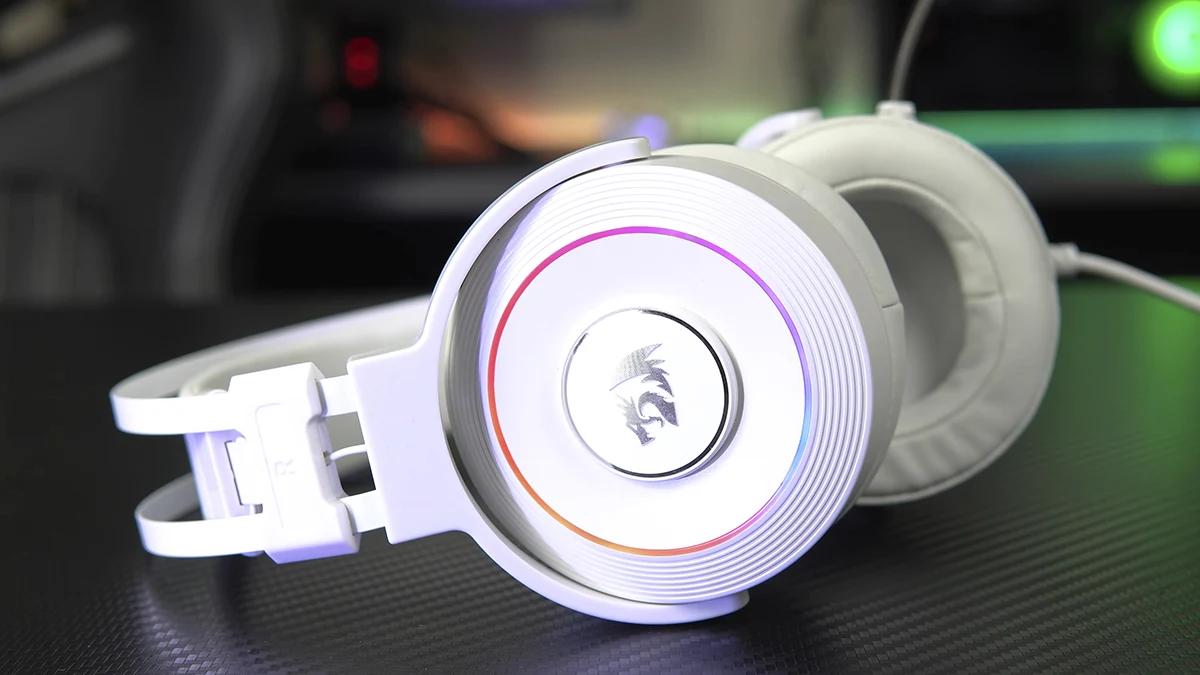 Headset gamer Redragon Lamia 2 Lunar White H320W RGB branco com iluminação colorida e microfone ajustável.